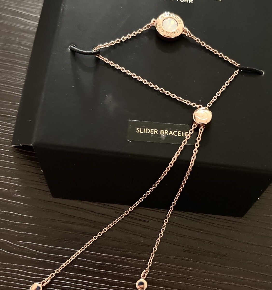 ★COACH コーチ ロゴ ゴールド バングル ブレスレット ブランド 新品 正規(guī)品 ジュエリー GLD ゴールド ラインストーン 手首スライド調(diào)整可
