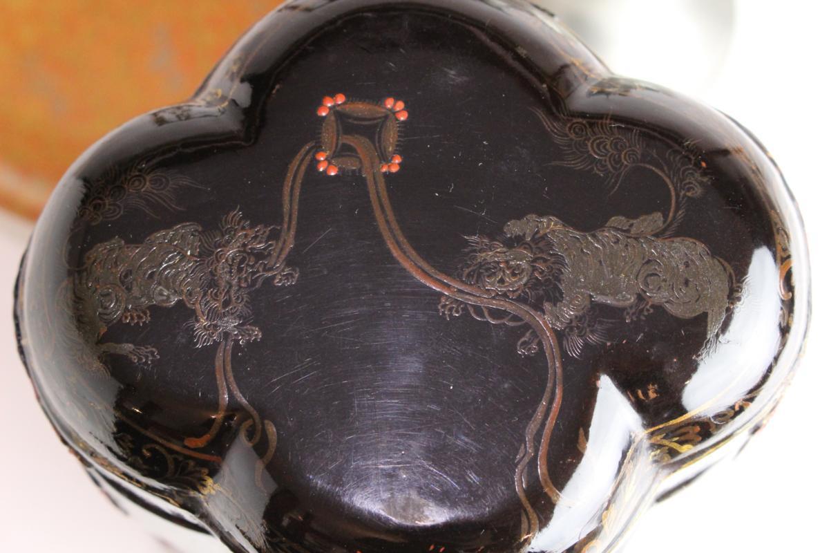 越前漆器 名工塗師 山本英明作 在銘 黒塗内朱 三段重/お重箱 布