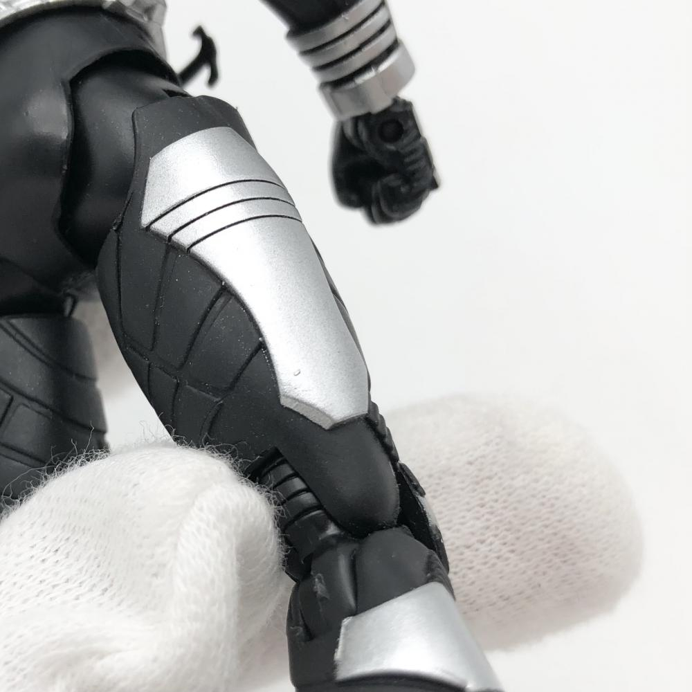 【中古】開封 バンダイ 仮面ライダーカブト S.H.Figuarts 真骨彫製法 仮面ライダーダークカブト[240017638887]