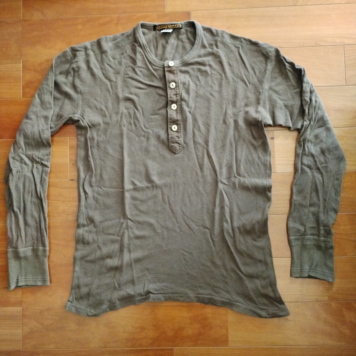 貴重 入手困難 米国製 ライジングサン RISING SUN ヘンリーネック Tシャツ S ヴィンテージ アメカジ バイカー ロカビリー アウトドア PUNK