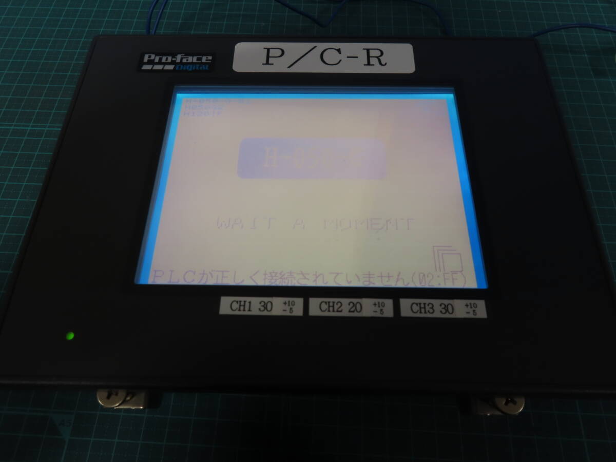 pro-face タッチパネル デジタル プログラマブル表示器 5型 GP37W2-BG41-24V 通電確認済み(675)