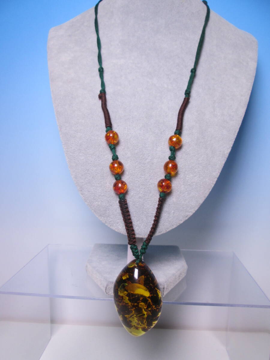 ☆天然琥珀 大振りな 5，7cm ロングデザインネックレス A