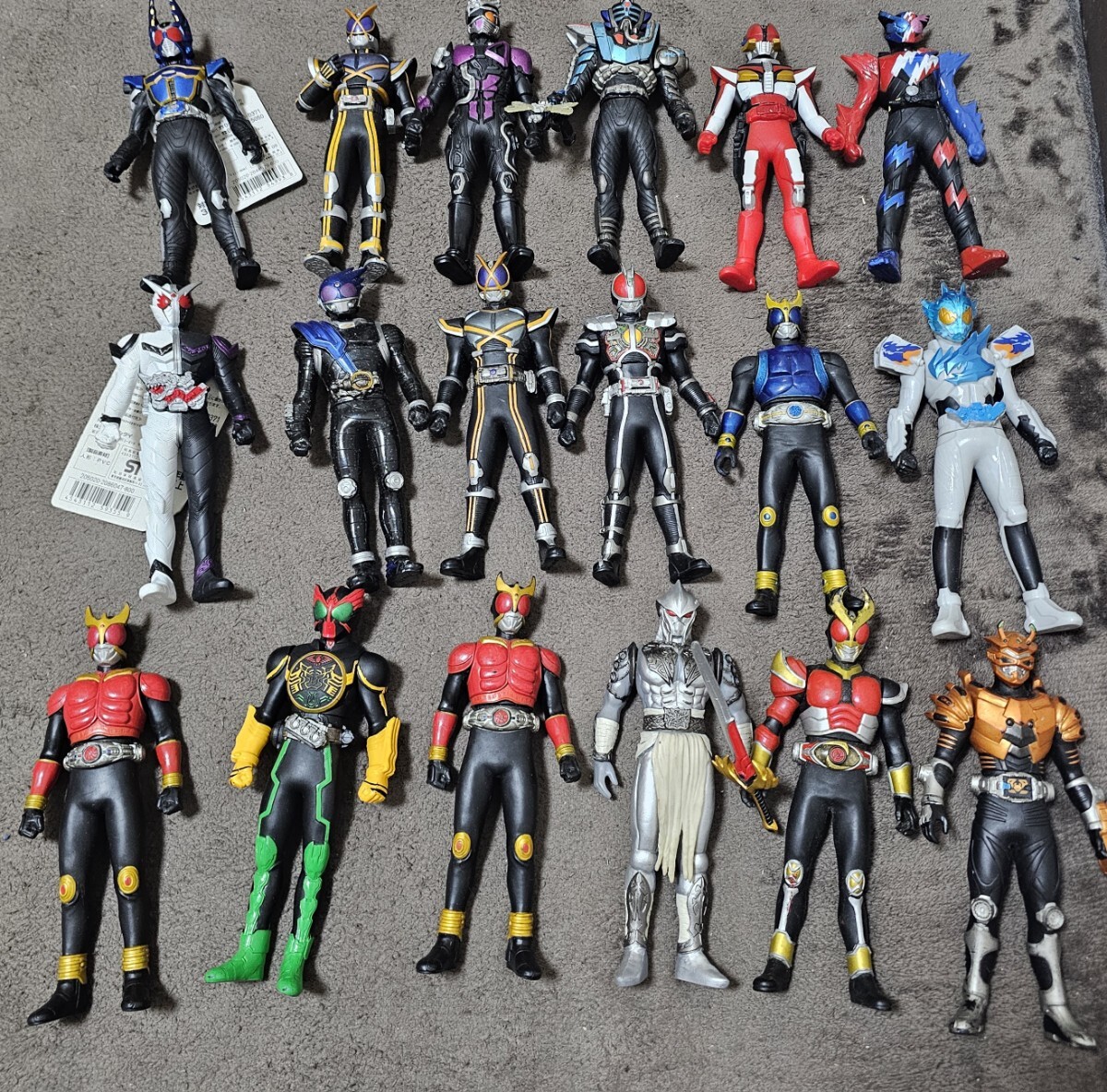 バンダイ製 ソフビ 仮面ライダー 18個セット (ガタック、電王、ビルド、クウガ、アギト、ファイズ、ダブルなど)