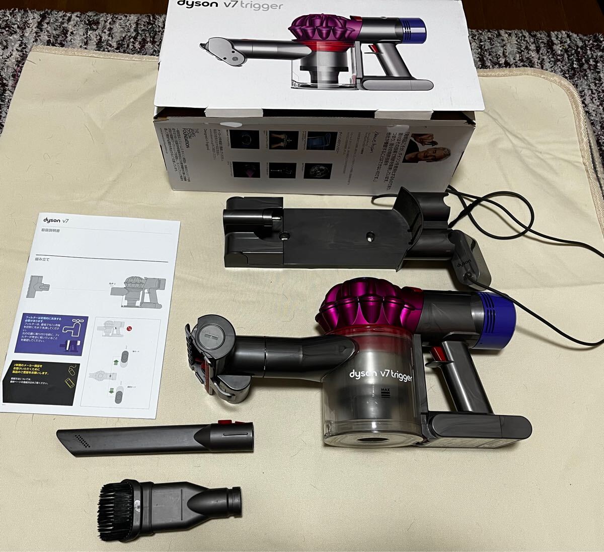 ダイソン dyson ハンディクリーナー Dyson V7 Trigger HH11 充電式 コードレスクリーナー 掃除機(jī) ノズル付屬 サイクロン式掃除機(jī)