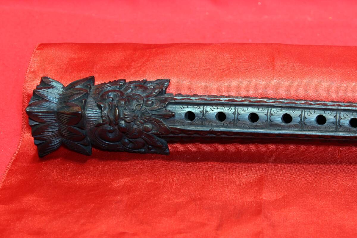 11.10.11　　木制　彫刻　笛？　ホイッスル　アジアンリングフルート 壁掛け　魔除け　楽器　アフリカ？