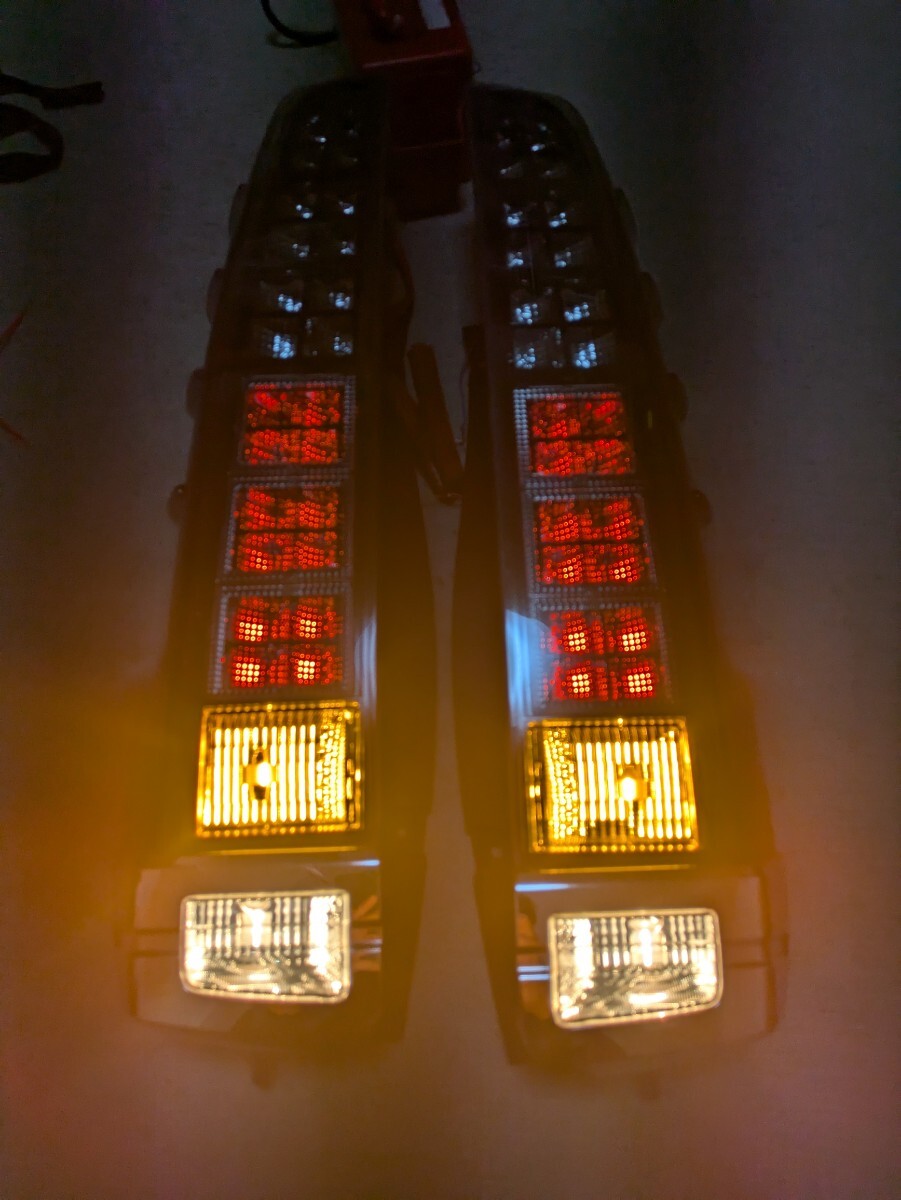 zwr80 テールライト テールランプ 左右セット トヨタ LED ノア　ヴォクシー　純正　送料安い