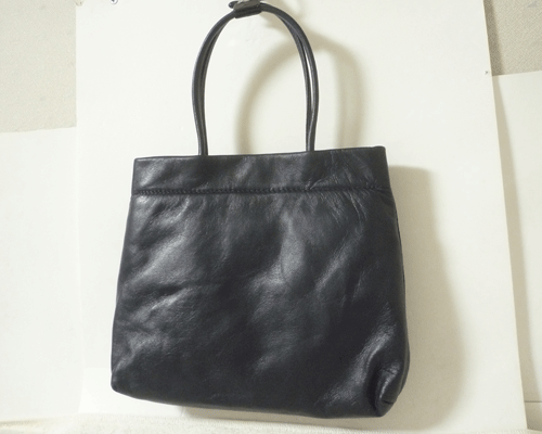 ☆美品☆　キタムラ　Kitamura　Buon Natale!?。保梗梗鼓辍∠薅āˉ欹订`　ネイビー　紺　犬ロゴエンボス　ハンドバッグ　レディース