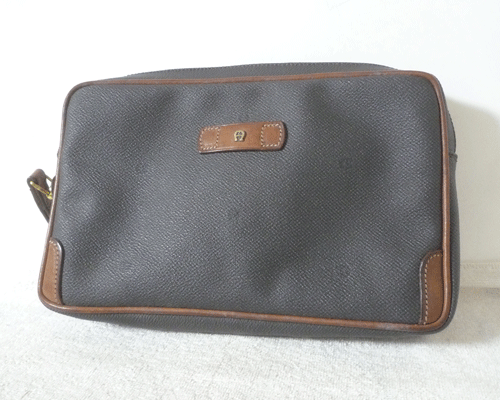 エティエンヌアイグナー EtienneAigner PVC レザー グレー系 ロゴ柄 ブラウン セカンドバッグ メンズ_画像1