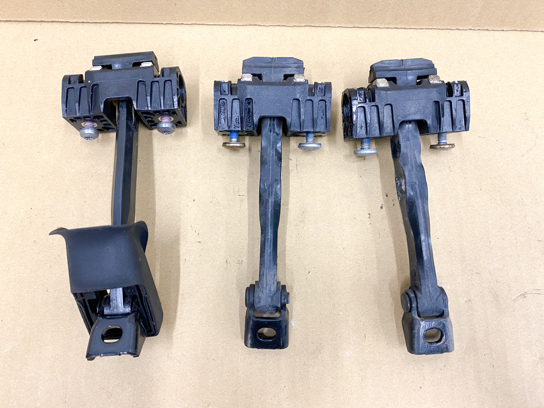BMW MINI ミニクーパー クラブマン R55 右H ABA-ML16 純正 ドアヒンジ ストッパー 7176811 7167465
