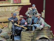 新品プラモデル 1/35 WWII ドイツ キューベルワーゲンに乗る兵士セットVol.2 ベルリン1945(4体入) レジン
