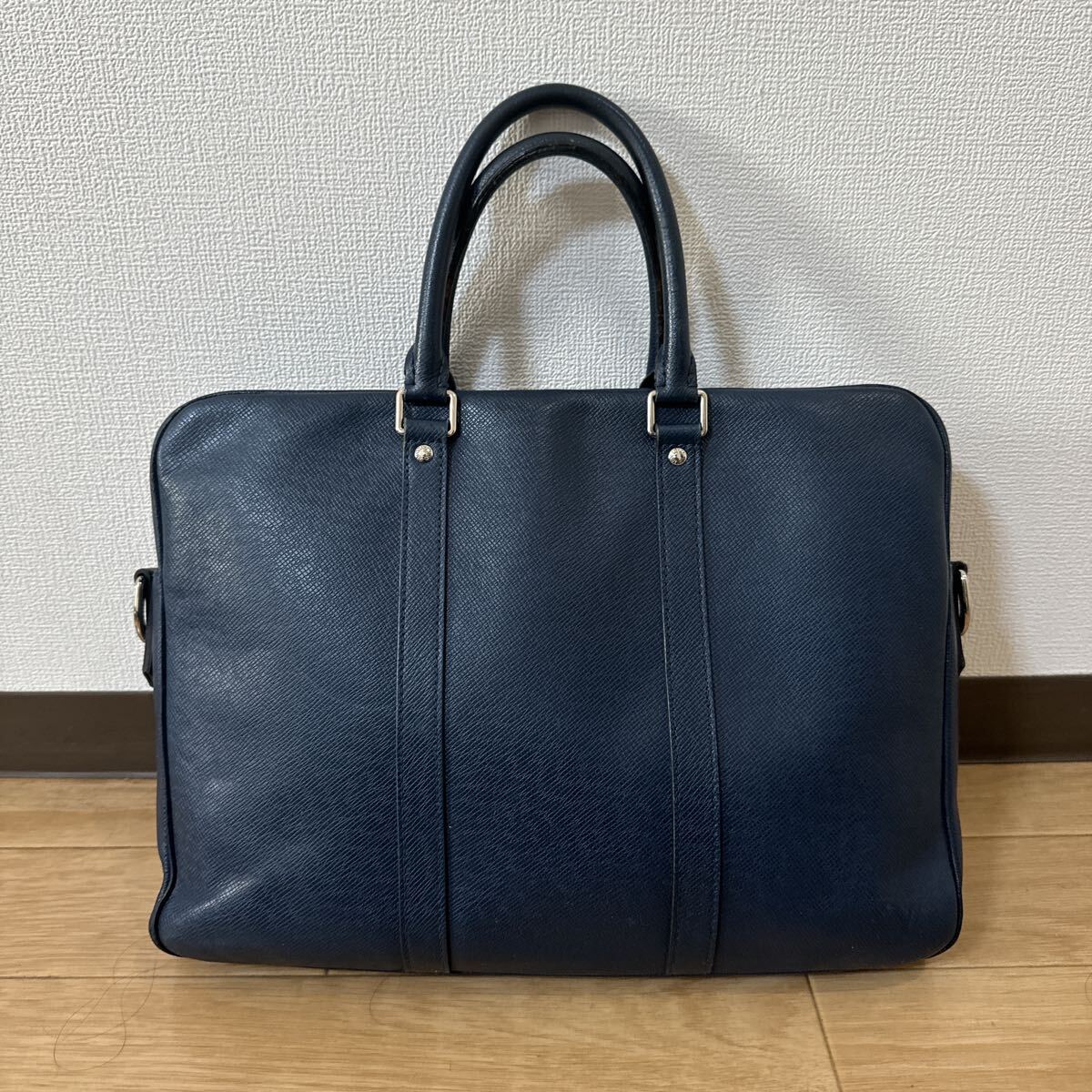 LOUIS VUITTON ルイヴィトン ブリーフケース ビジネスバッグ タイガ レザー ネイビー ポルトドキュマン ヴォワヤージュpm