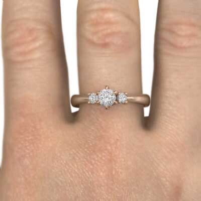 婚約指輪 k18ピンクゴールド スリーストーン ダイアモンド 4月誕生石