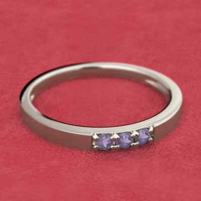 10金イエローゴールド 平打ちの 指輪 3ストーン 細(xì)身 リング アメシスト(紫水晶) 幅約2mmリング 少し細(xì)め