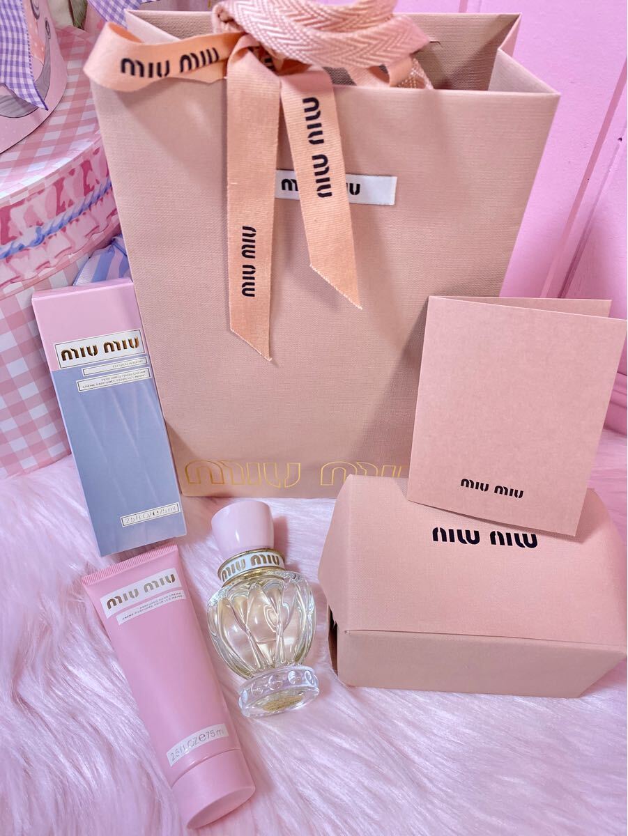 miumiu ツイスト オードトワレ 30ml フルール ダルジャン ハンド miumiu ツイスト オードトワレ 30ml フルール ダルジャン ハンド