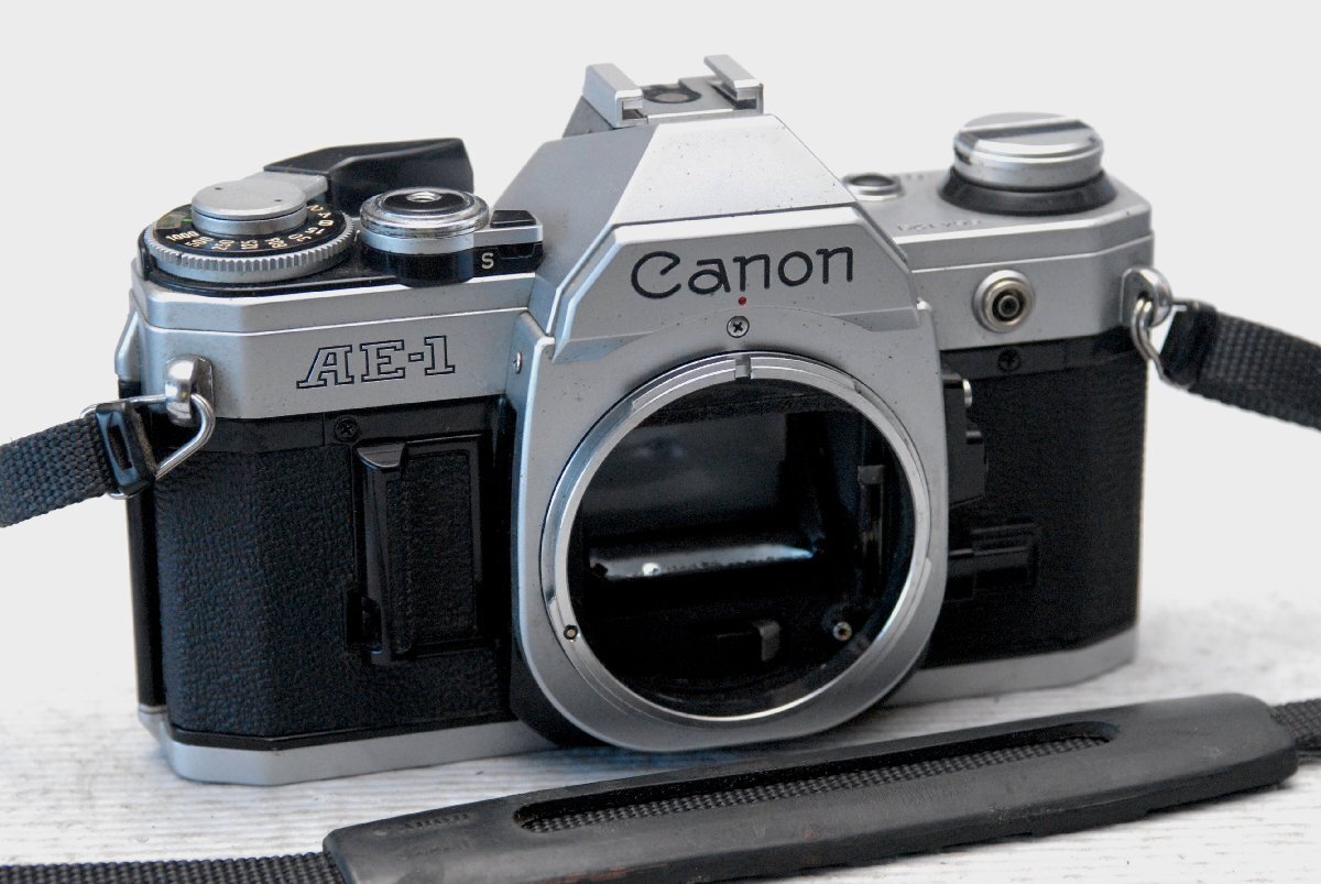 Canon キャノン 昔の高級一眼レフカメラ AE-1（銀）ボディ 作動