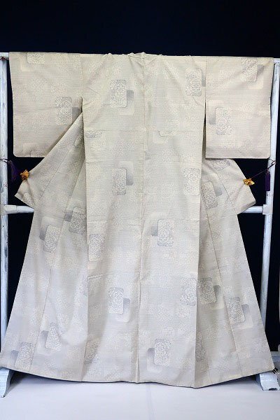 送料無料】美品 白大島紬 紬 アンサンブル オフホワイト 華紋 絣 送料無料】美品 白大島紬 紬 アンサンブル オフホワイト 華紋 絣