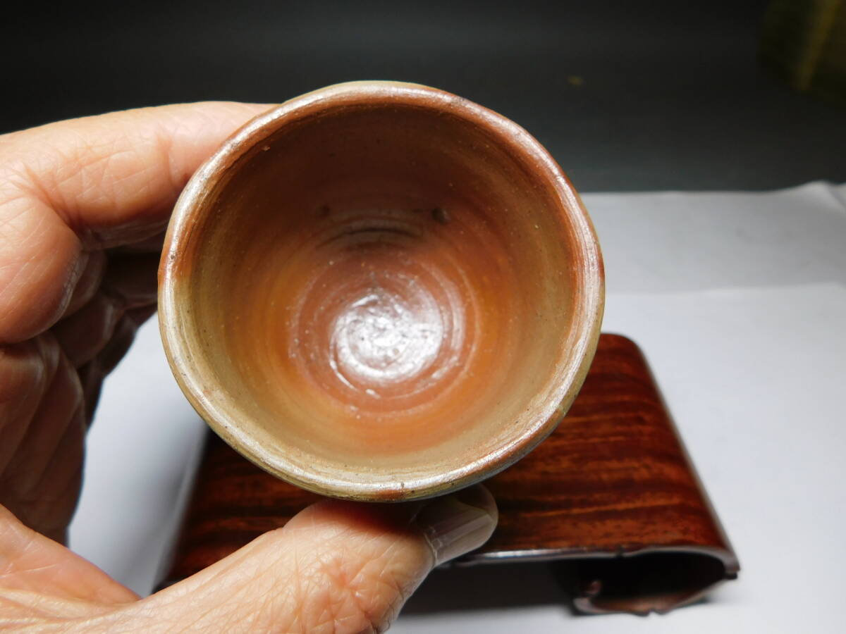 岡黒 極上 初だし品 人間国宝 藤原雄先生 緋襷 ぐい呑 高さ5 岡黒 極上 初だし品 人間国宝 藤原雄先生 緋襷 ぐい呑 高さ5