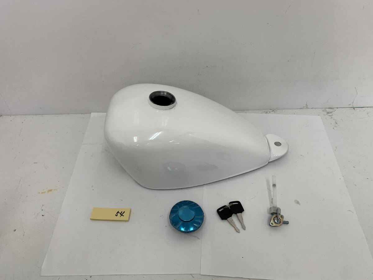 未使用品　５Lモンキーロングフレーム用　ガソリンタンク　ホワイトカラー＃54　ポーツスター883　フューエルタンク　燃料タンク