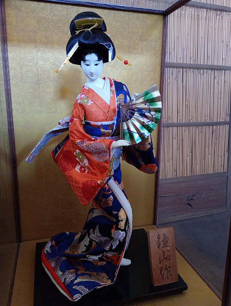 ◇《引取限定》尾山人形/12号 鐘山作 ガラスケース付き 日本人形 ◇《引取限定》尾山人形/12号 鐘山作 ガラスケース付き 日本人形