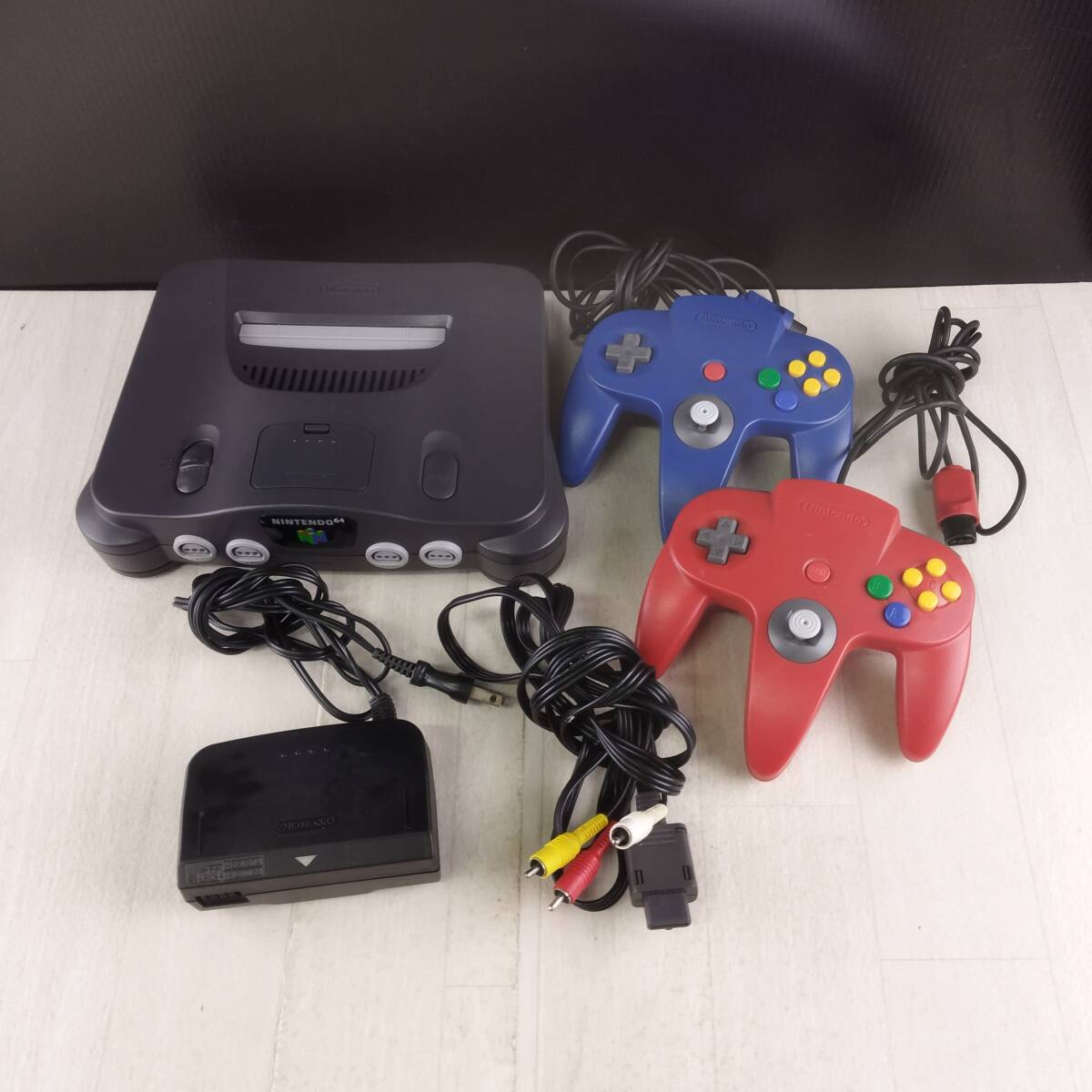 4KZ1 動作確認済み NINTENDO 任天堂 ニンテンドウ64 本体 コントローラー 赤 青 2個 AVケーブル セット
