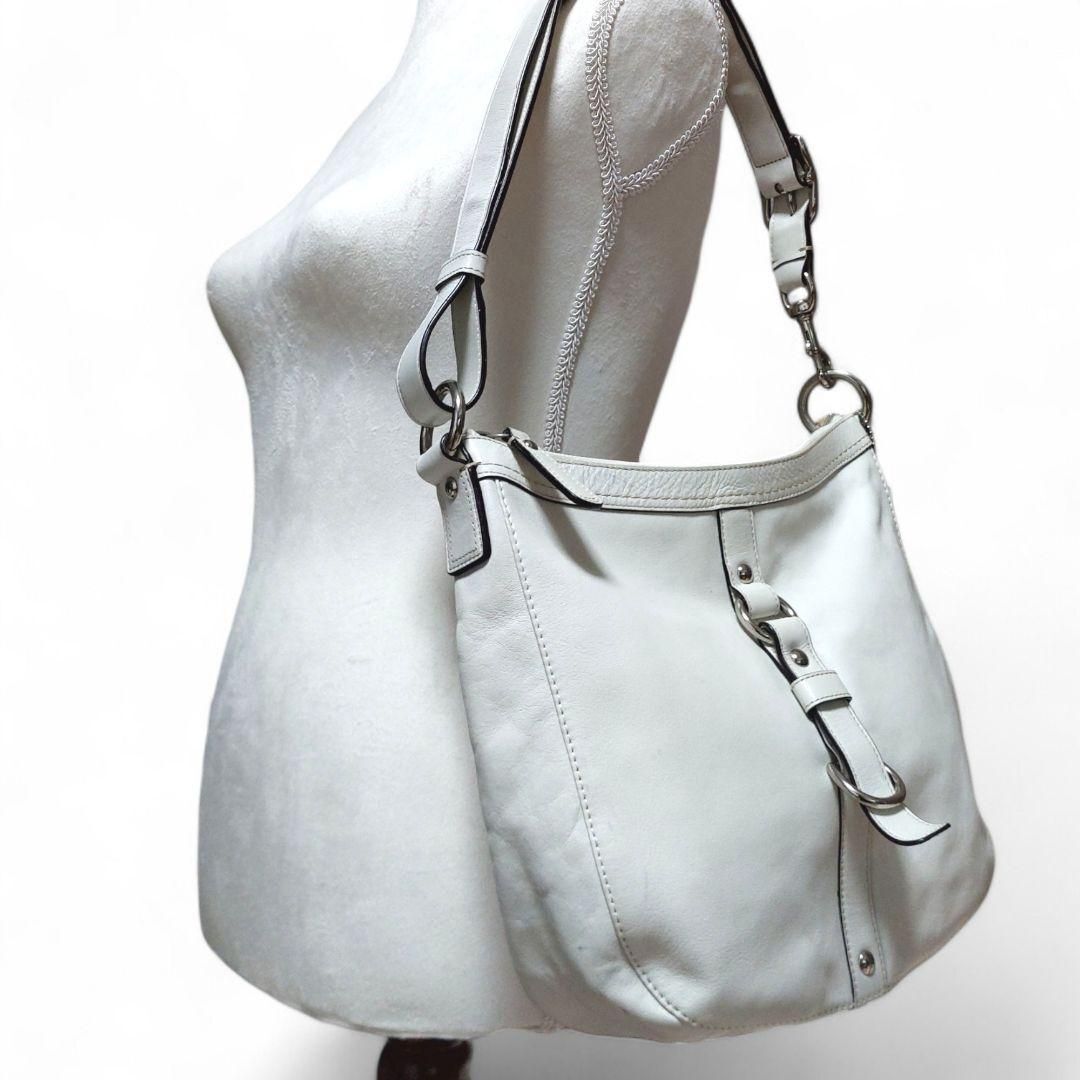 美品 COACH コーチ ショルダーバッグ 白 レザー 肩かけ 斜めがけ 美品 COACH コーチ ショルダーバッグ 白 レザー 肩かけ 斜めがけ