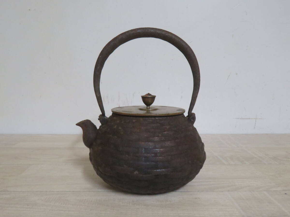 希少! 龍文堂 鉄瓶 銅蓋 在銘 時代煎茶道具 |鉄製 希少! 龍文堂 鉄瓶 銅蓋 在銘 時代煎茶道具 |鉄製