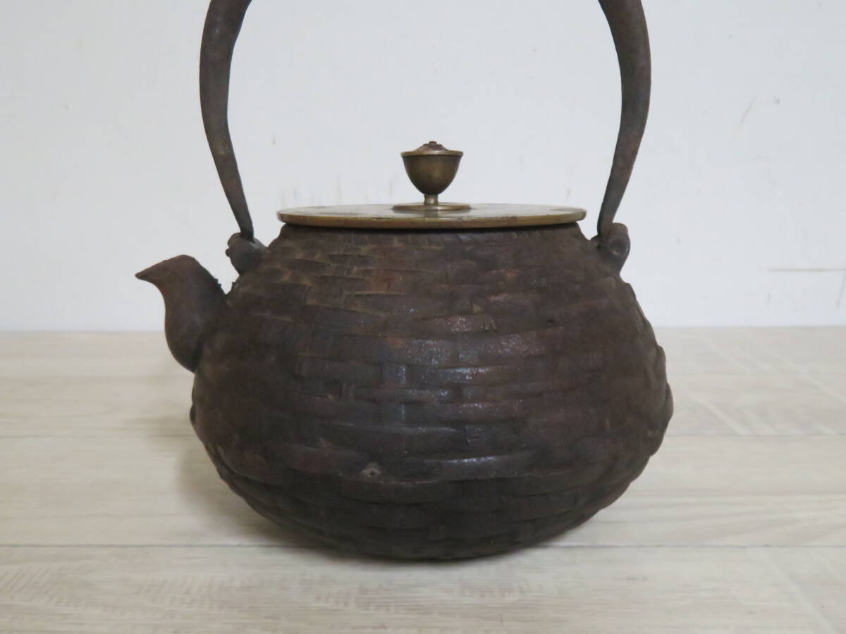 希少! 龍文堂 鉄瓶 銅蓋 在銘 時代煎茶道具 |鉄製 希少! 龍文堂 鉄瓶 銅蓋 在銘 時代煎茶道具 |鉄製