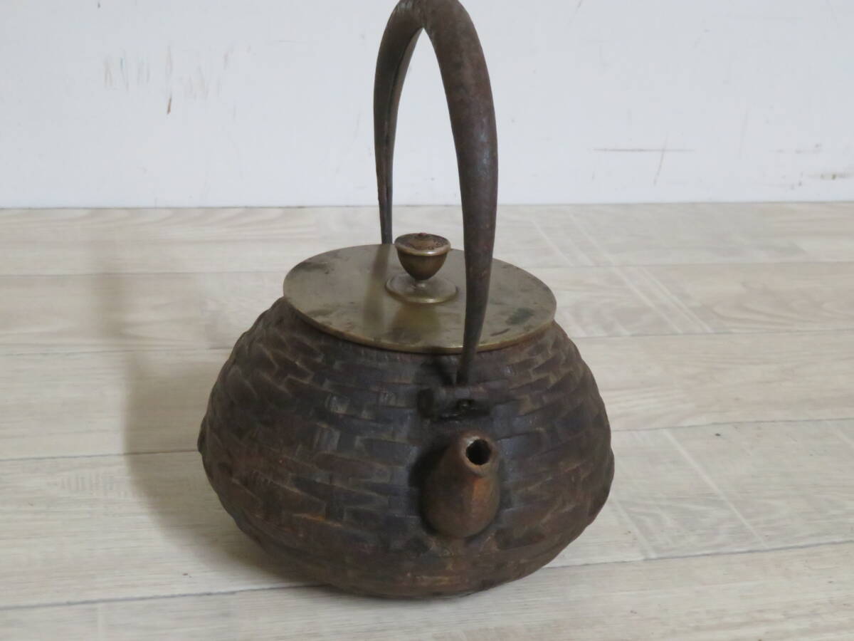 希少! 龍文堂 鉄瓶 銅蓋 在銘 時代煎茶道具 |鉄製 希少! 龍文堂 鉄瓶 銅蓋 在銘 時代煎茶道具 |鉄製