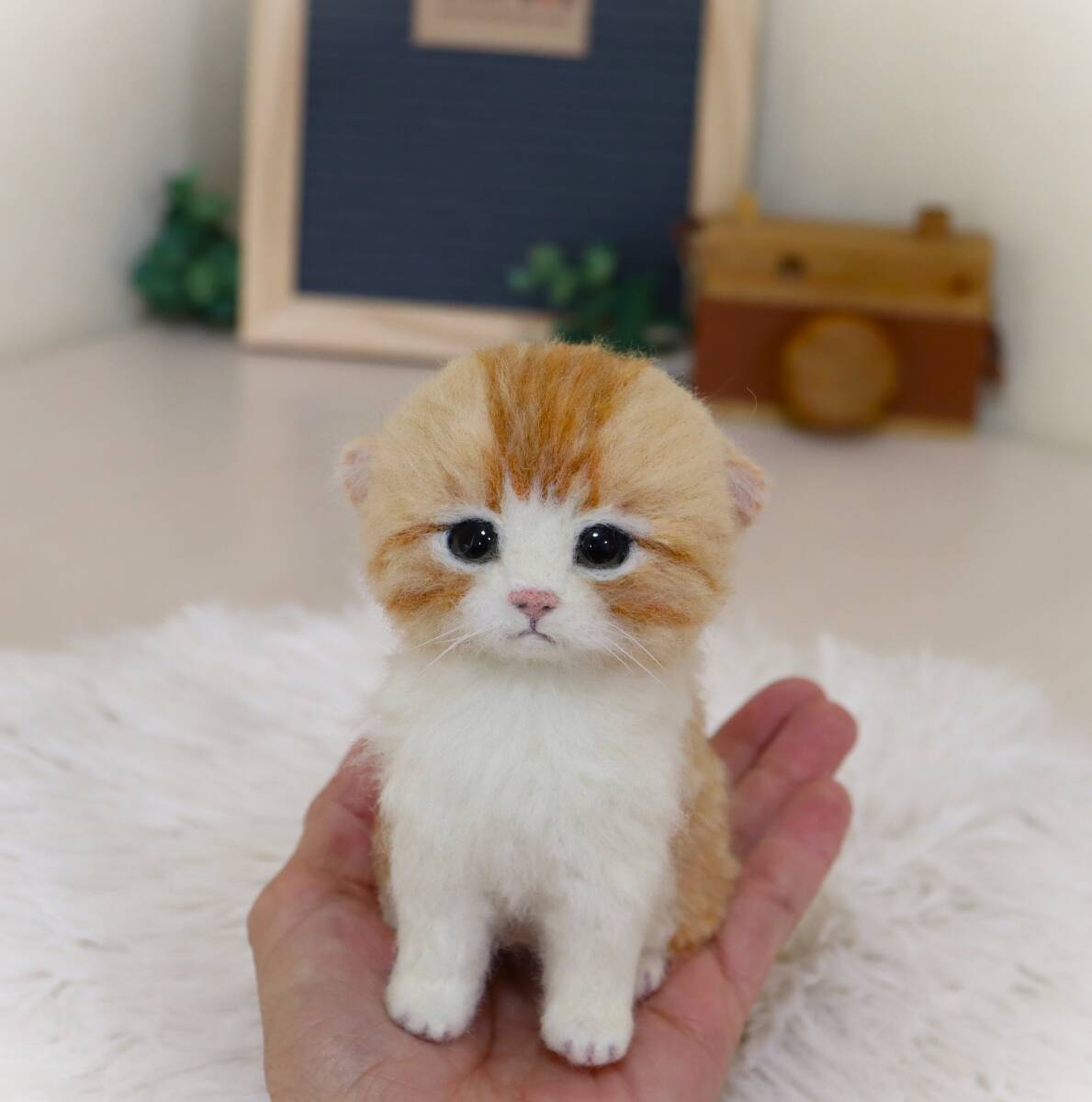 funwari□□□ 羊毛フェルト 茶トラ白 赤ちゃん猫 おすわり 猫 funwari□□□ 羊毛フェルト 茶トラ白 赤ちゃん猫 おすわり 猫