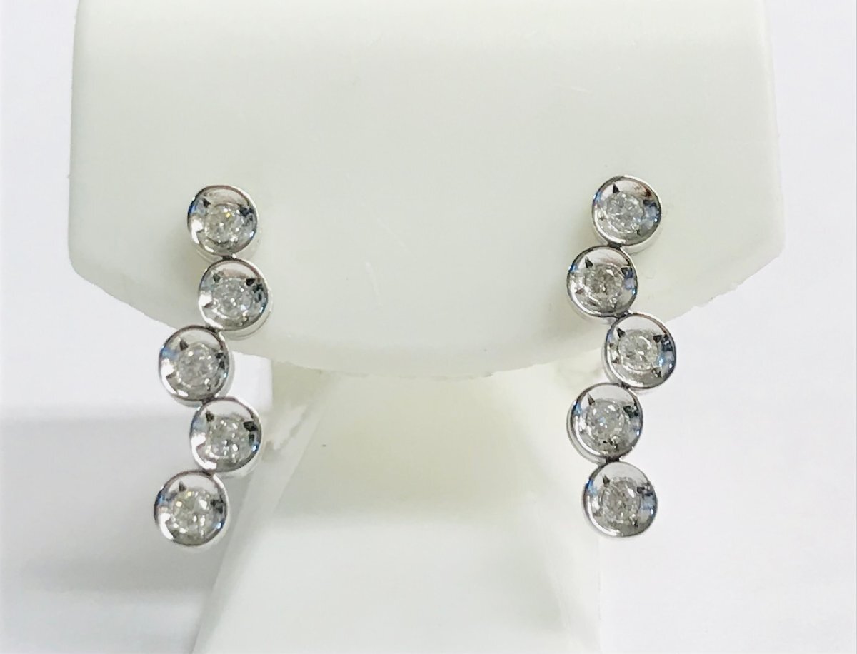 qoj.Z6Q02　K18WG　ホワイトゴールド　５連メレダイヤ　ピアス　0.10ｃｔ