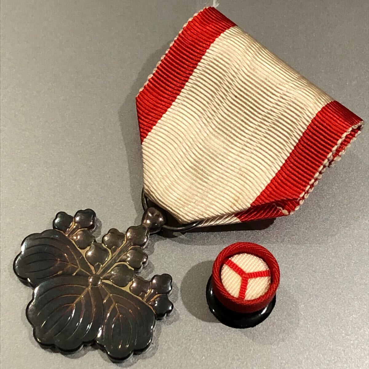 大日本帝国 旧日本軍 陸軍 海軍 勲章 記章 徽章 勲八等白色桐葉 大日本帝国 旧日本軍 陸軍 海軍 勲章 記章 徽章 勲八等白色桐葉
