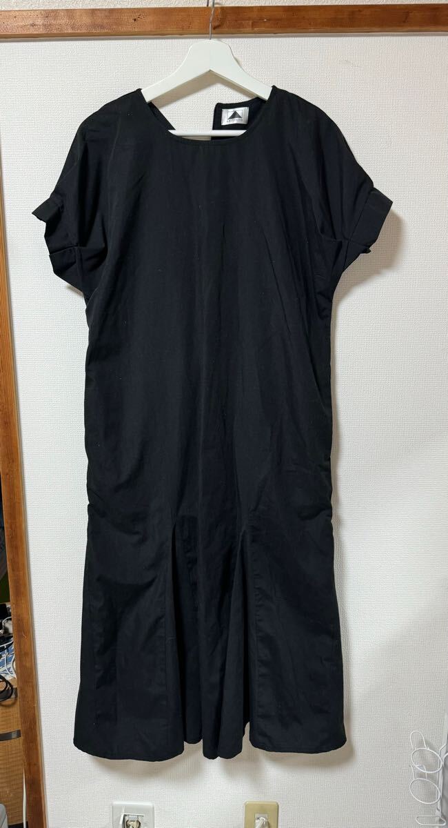 送料込　(^^)【ABITOKYO】黒 半袖 ロングワンピース　F
