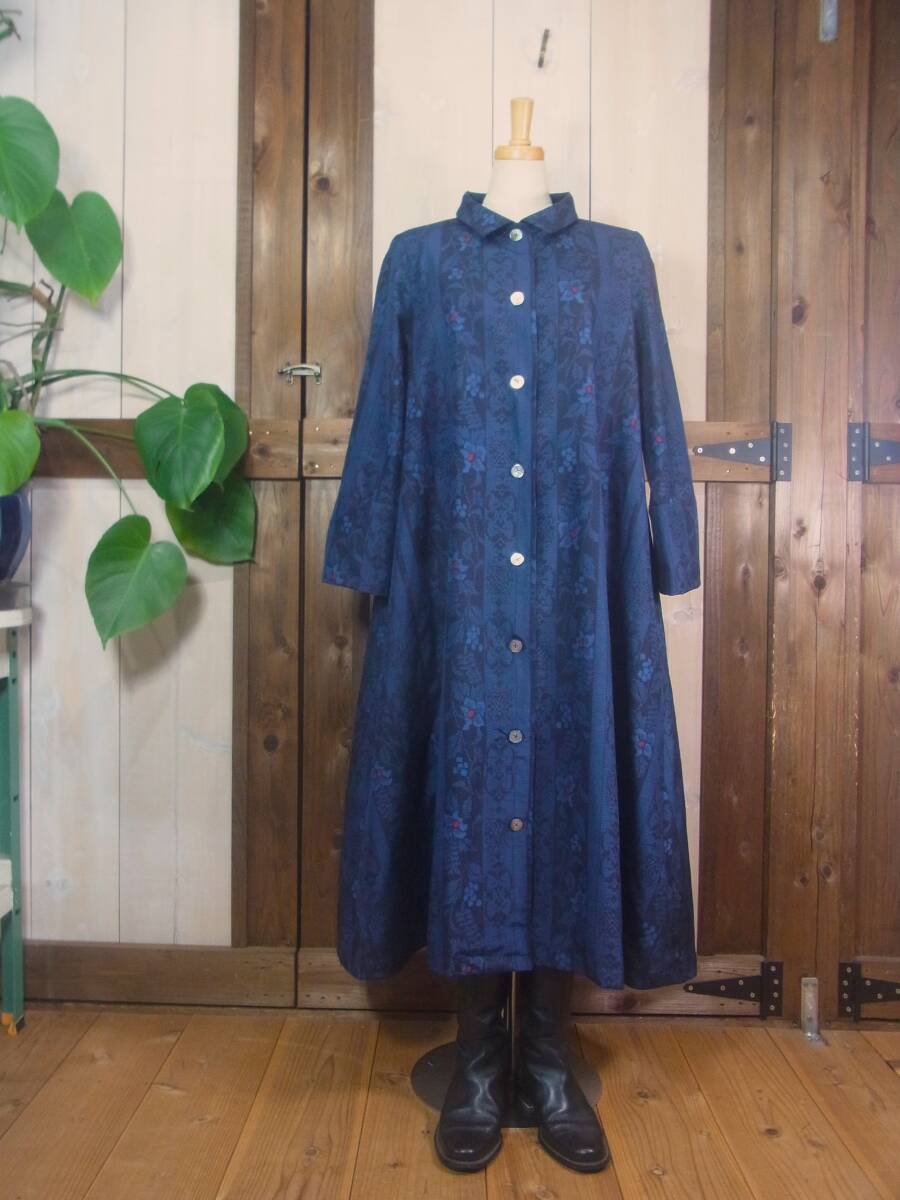 A228着物リメイク濃紺系正絹小紋Aラインワンピース★リボン・ブローチ 着物リメイク○浴衣のAラインワンピース・後ろあき（朝顔・M