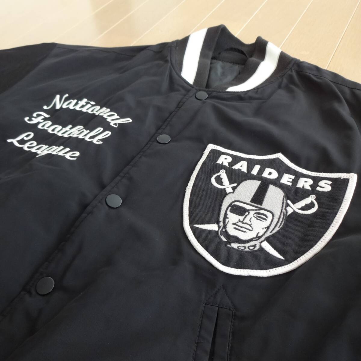Bibian 比比昂 - NFL RAIDERS スタジアムジャンバー 黒□GU