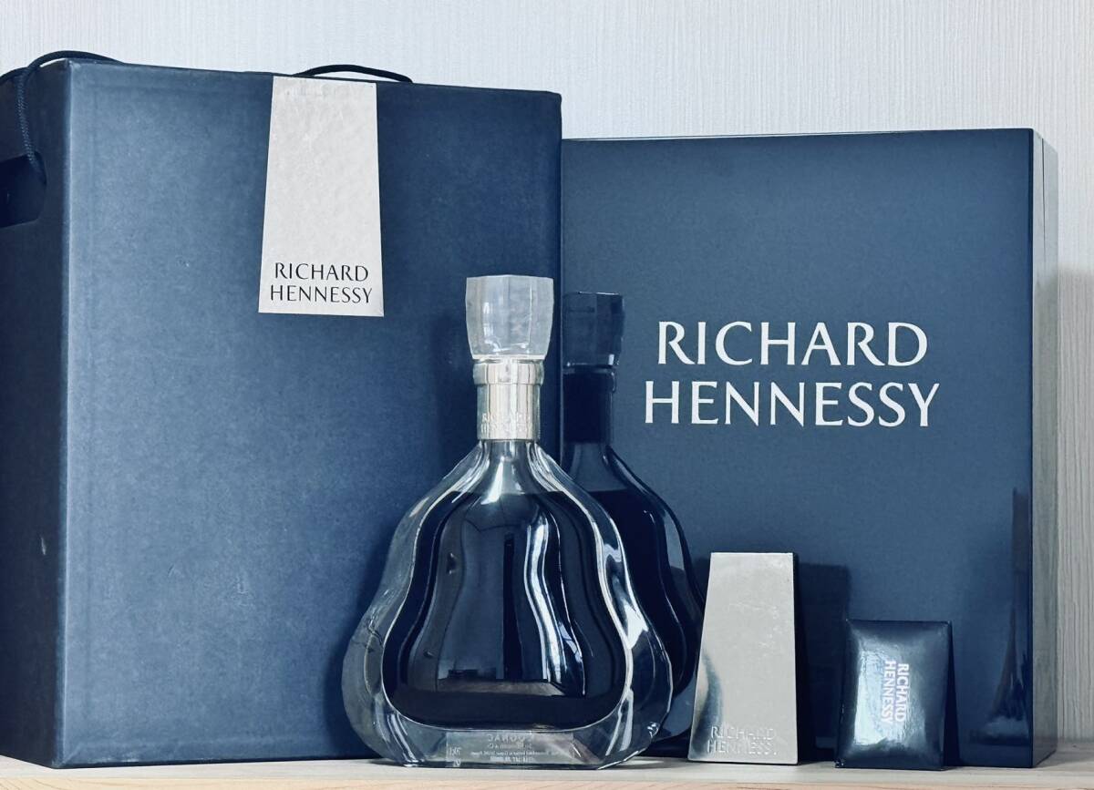 Hennessy Richard リシャール ヘネシー バカラ クリスタル　冊子・化粧箱・外箱付！未開封　ブランデー　 : ヘネシー リシャール 40度 700ml×1本 [Wine] : 食品