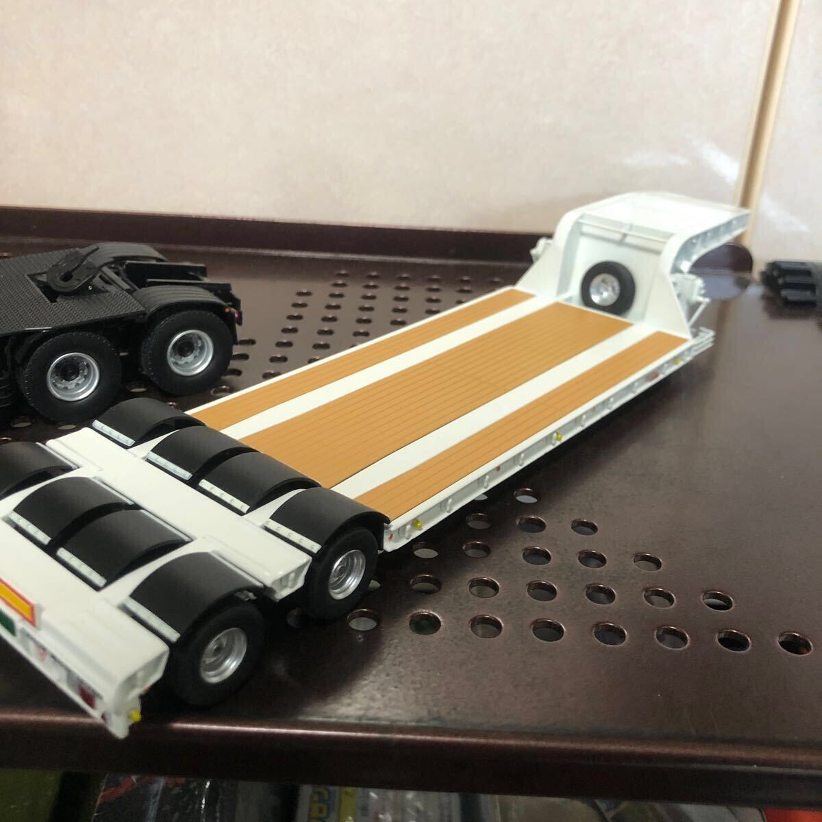 1100 京商 1/ 43 UD Quon GW 6 x 4 トラクタートレーラー 1100 京商 1/ 43 UD Quon GW 6 x 4 トラクタートレーラー
