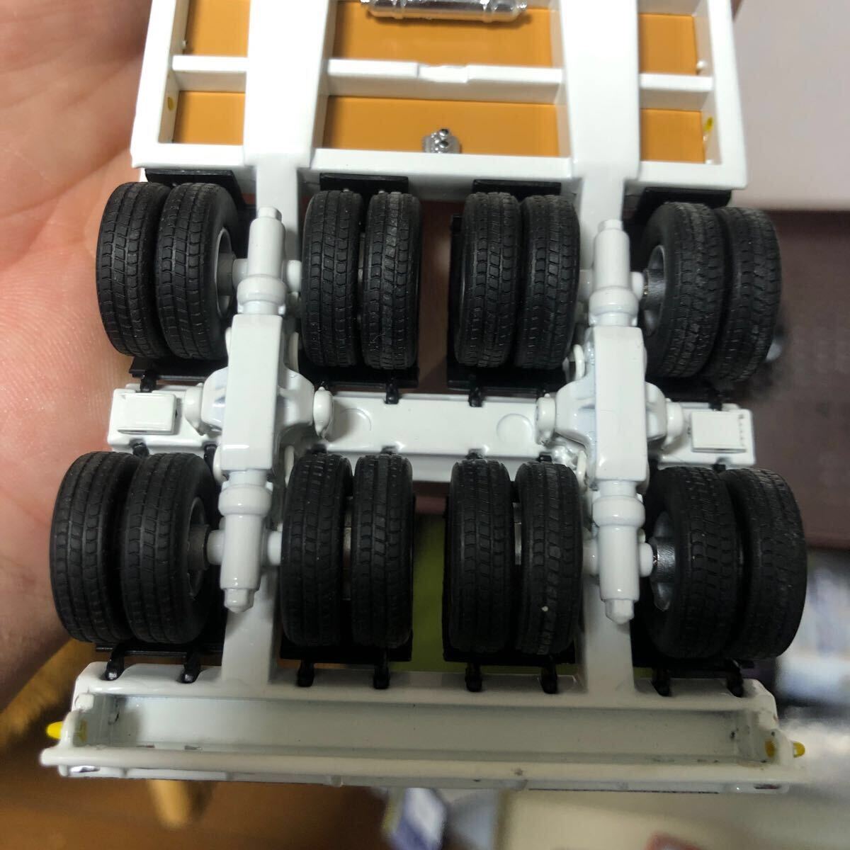 1100 京商 1/ 43 UD Quon GW 6 x 4 トラクタートレーラー 1100 京商 1/ 43 UD Quon GW 6 x 4 トラクタートレーラー