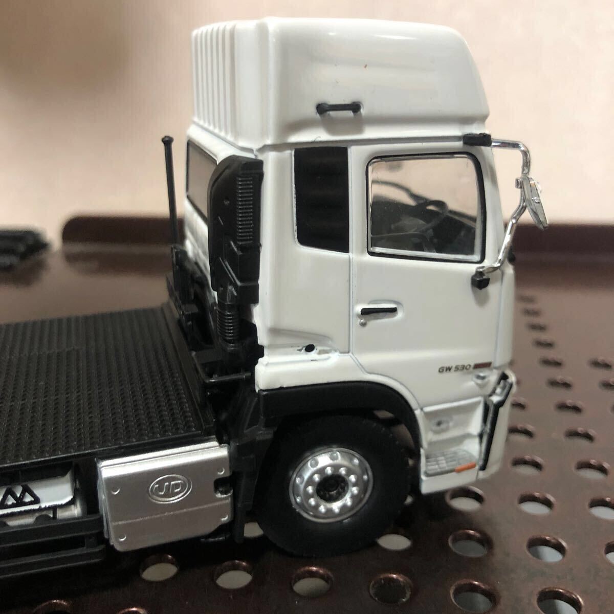 1100 京商 1/ 43 UD Quon GW 6 x 4 トラクタートレーラー 1100 京商 1/ 43 UD Quon GW 6 x 4 トラクタートレーラー