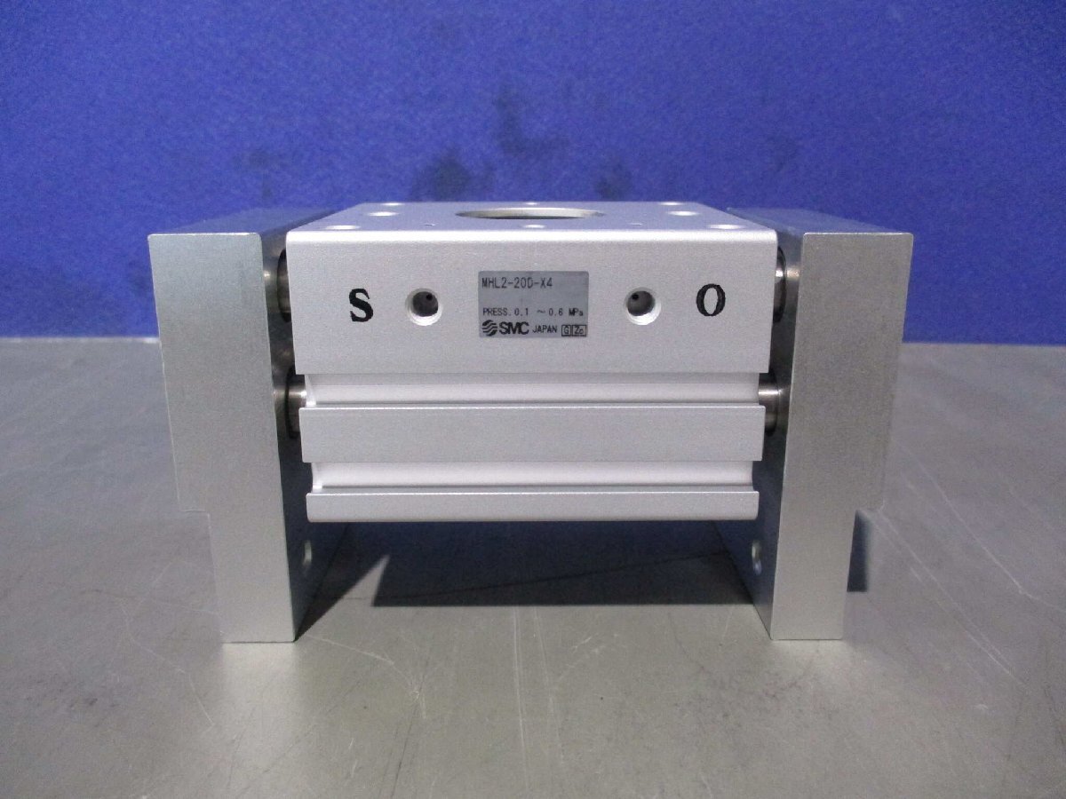新古 SMC MHL2-20D-X4 平行開閉形エアチャック (EBRR61109C012) 新古 SMC MHL2-20D-X4 平行開閉形エアチャック (EBRR61109C012)