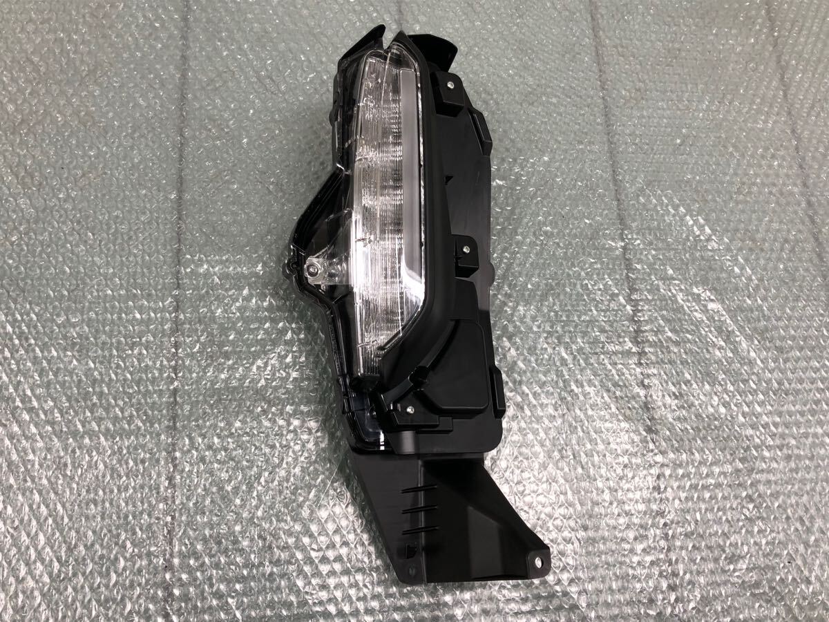 新品 未使用品 MXPB10 MXPB15 MXPJ10 MXPJ15 ヤリスクロス 純正 フロント デイライト 右 KOITO 52-355 52-328 「475」