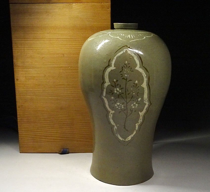 高麗青磁　白黒象嵌　朝鮮美術　梅瓶　骨董　陶芸　陶磁器　33.5cm高程 緑屋h□ 朝鮮美術 高麗青磁 象嵌 梅瓶 花瓶 壺 箱付 朝鮮