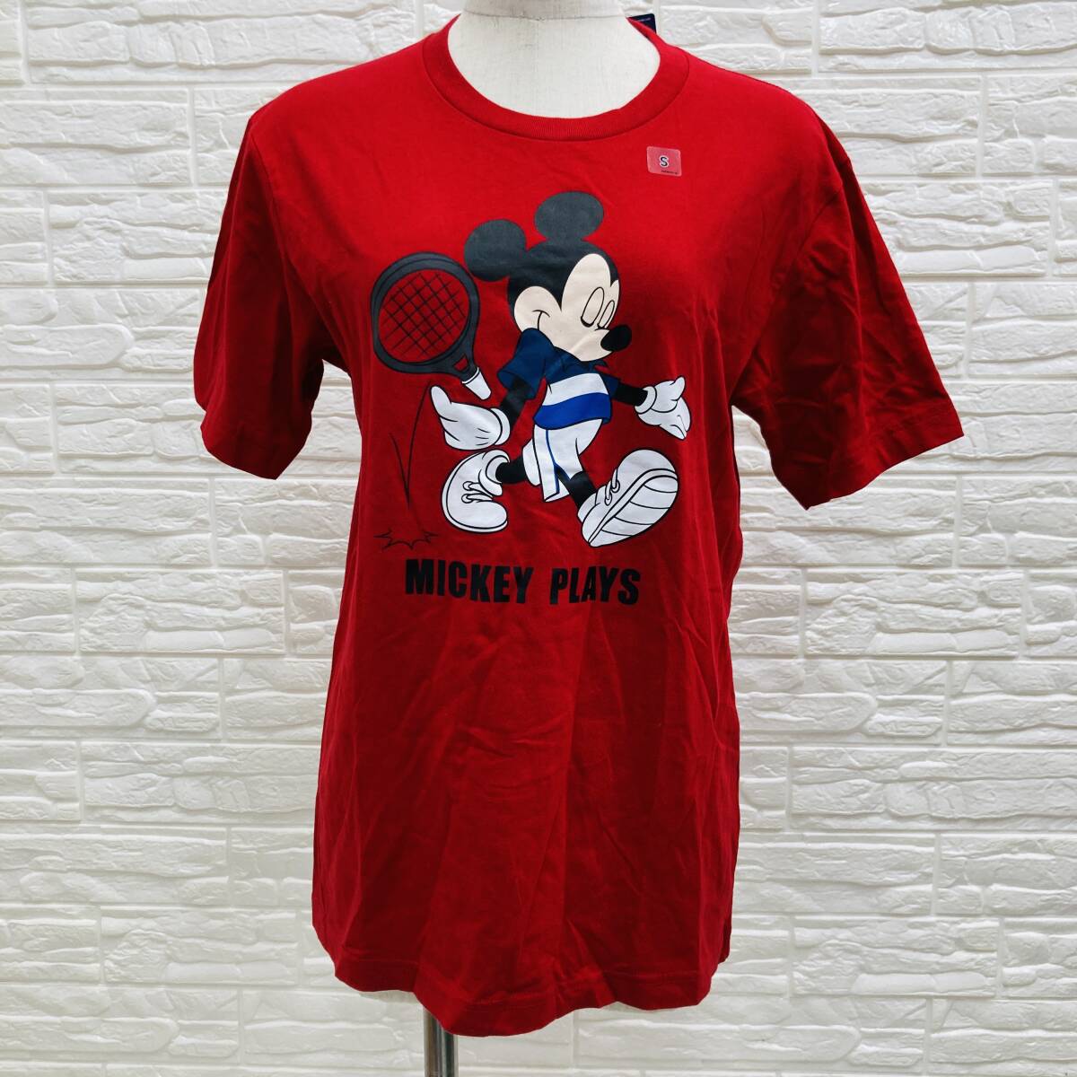 【2006】 UNIQLO（ユニクロ） メンズ Tシャツ 半袖 Sサイズ 赤 綿100% キュート 人気 プリント 休日 ベーシックカジュアルスタイル