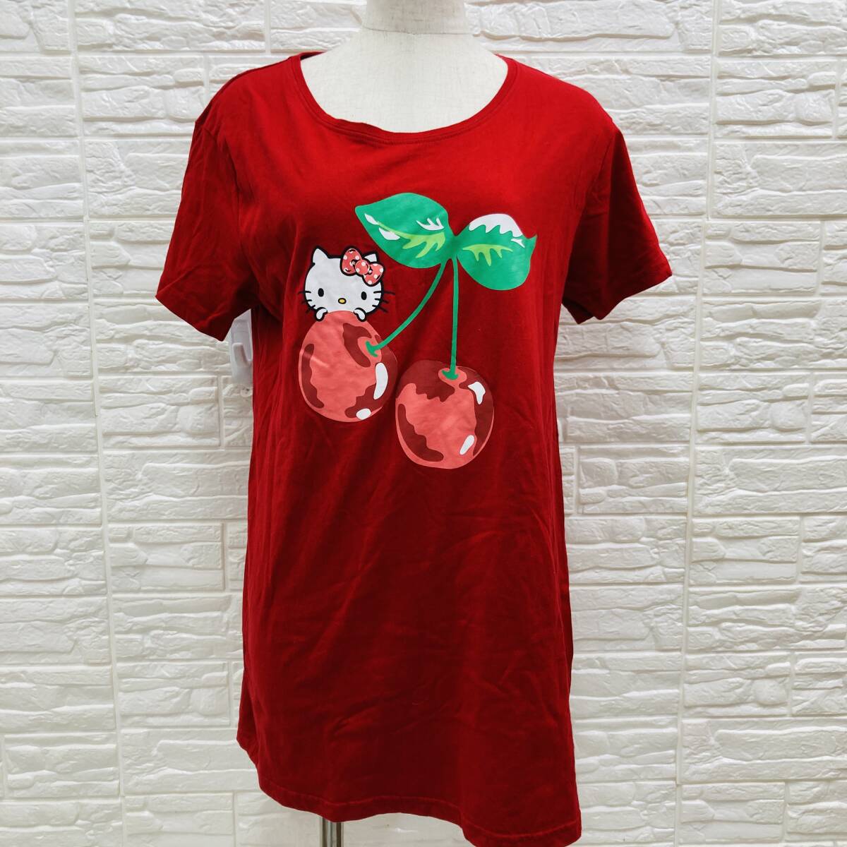 【2093】 HELLO KITTY ハローキティ Uネックビッグプリントロング半袖Tシャツ 赤 Lサイズ 綿100％ サクランボ ルームウェア かわいい