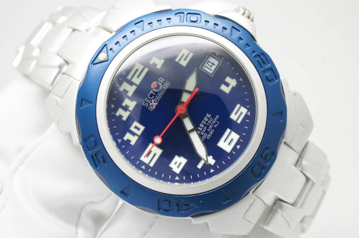 K28●作動良好 美品 SECTOR セクター EXPANDER EXP 150 蓄光 アルミケース 紺文字盤 デイト メンズ腕時計(jì) シルバー お灑落 クォーツ