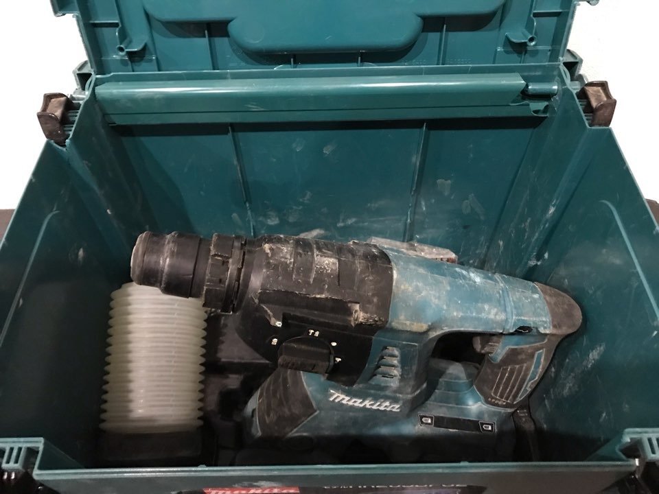 中古使用品 ★ マキタ 26mm 充電式ハンマドリル HR263DPG2 ケース付 ★ makita
