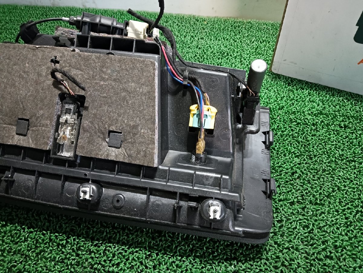 アウディ グローブボックス Q7 ABA-4LBHKS, 2008 #hyj NSP200418