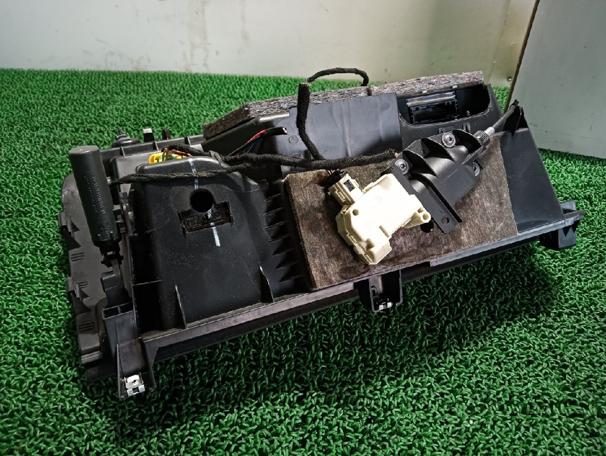 アウディ グローブボックス Q7 ABA-4LBHKS, 2008 #hyj NSP200418