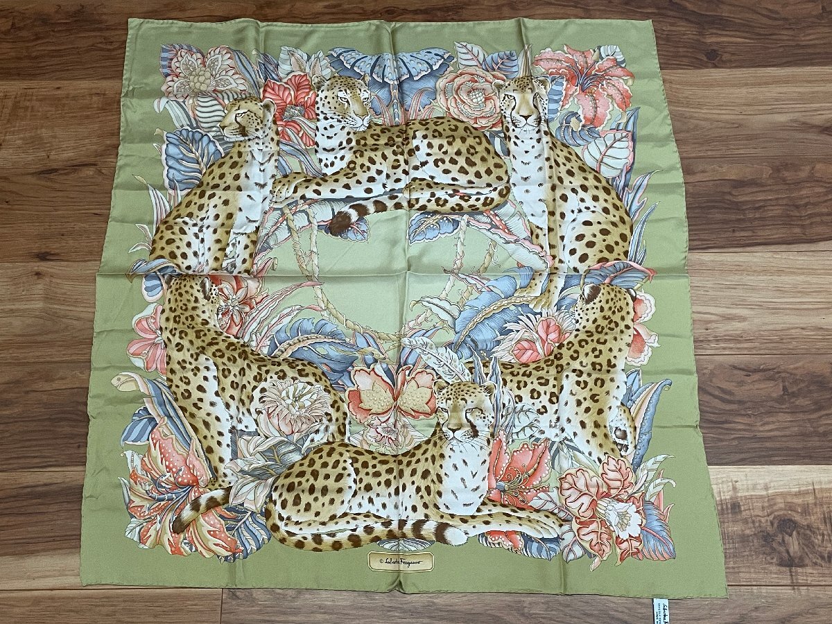 【美品】FERRAGAMO　フェラガモ　スカーフ　レオパード　シルク　グリーン