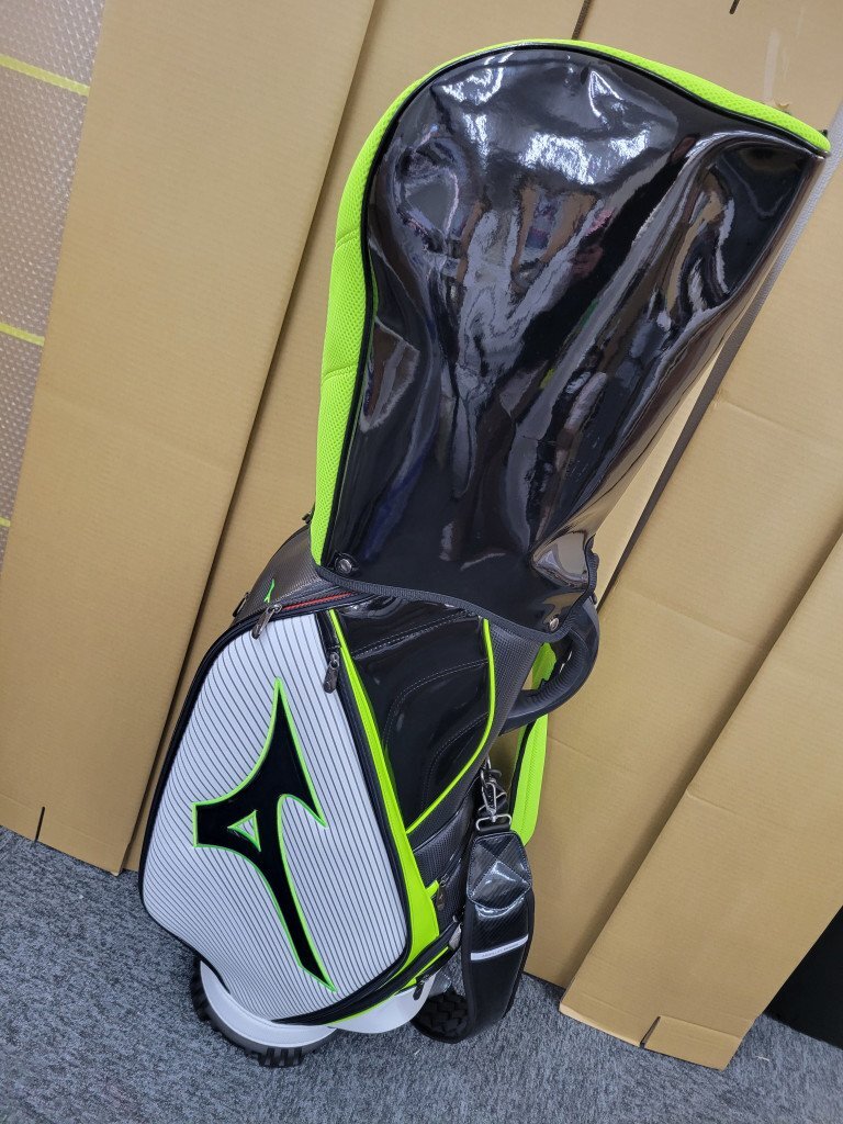 154808。MIZUNO ミズノ キャディバッグ ゴルフバッグ ブラック ライトグリーン フード付き ポケット名前刺繍あり
