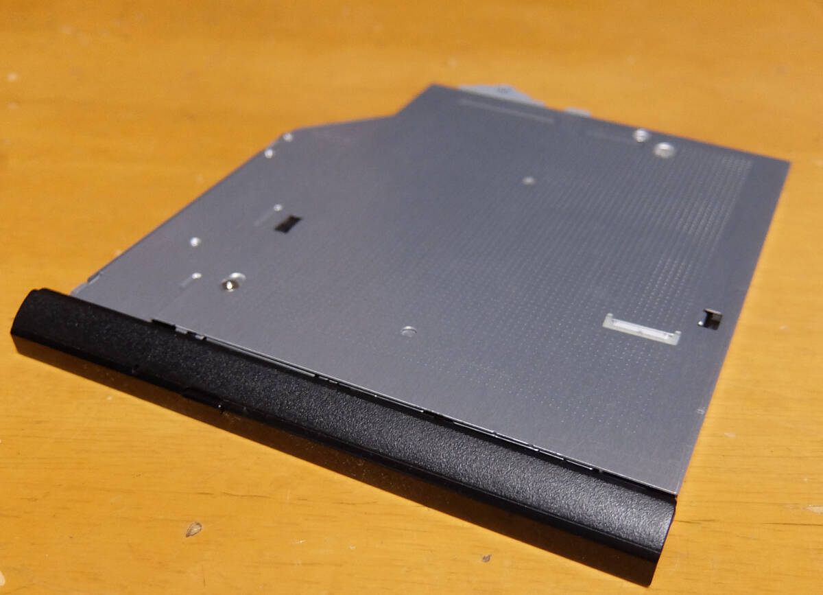 9.5mm厚 ウルトラスリム マルチDVDドライブ HLDS H・L Data Storage 日立 DUD0N 管D15